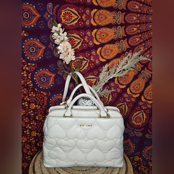 Betsey Johnson Handbags - Betsey Johnson White Heart Quilted Handbag